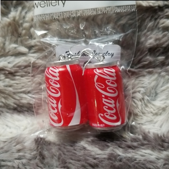 SOLD!!  COKE CAN EARRINGS - Picture 2 of 6